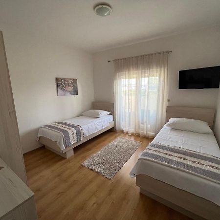 Apartman Burcul ซูโกชัน ภายนอก รูปภาพ
