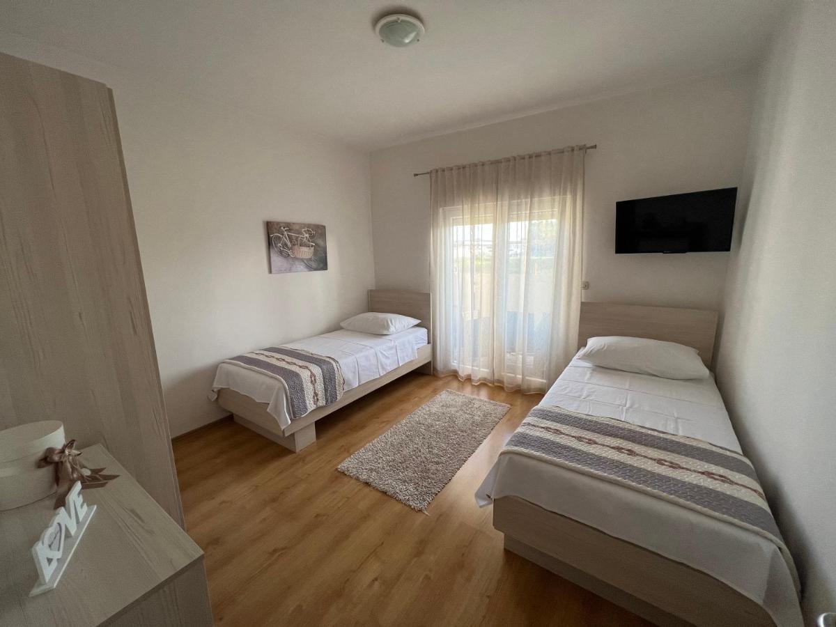 Apartman Burcul ซูโกชัน ภายนอก รูปภาพ