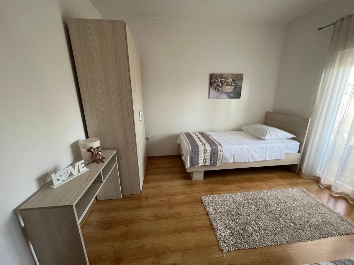 Apartman Burcul ซูโกชัน ภายนอก รูปภาพ